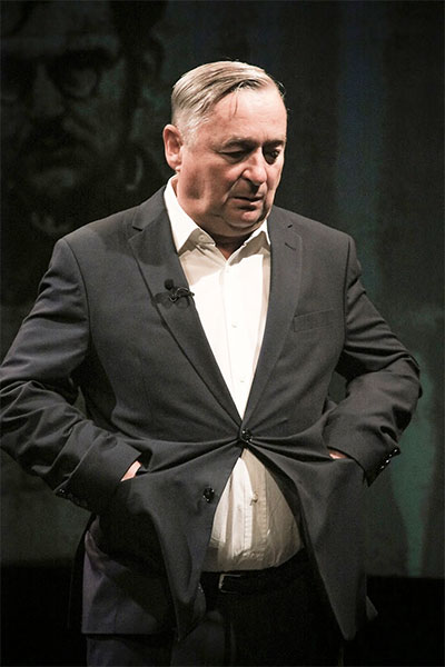 Andreas Vitásek als Der Herr Karl; Foto: Valerie Loudon